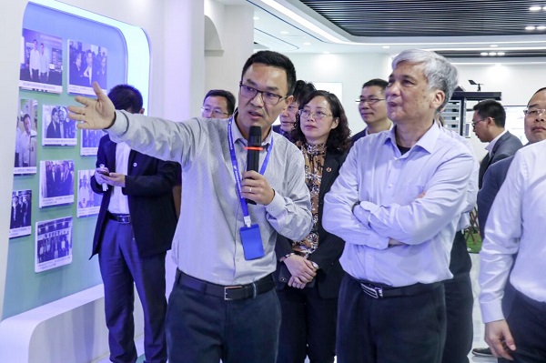 全国人大常委会副委员长丁仲礼莅临海角官网首页登录入口考察调研 全国人大常委会副委员长丁仲礼莅临海角官网首页登录入口考察调研