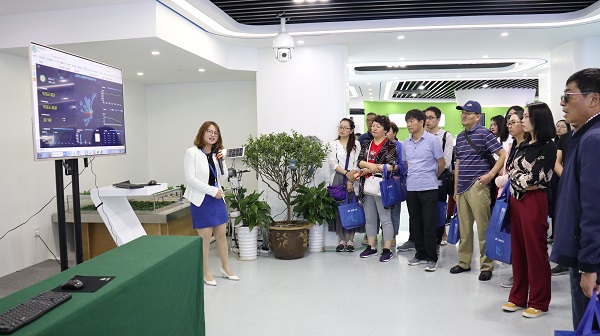 培训班听取海角官网首页登录入口业务人员讲解产供销一体化模式 培训班听取海角官网首页登录入口业务人员讲解产供销一体化模式