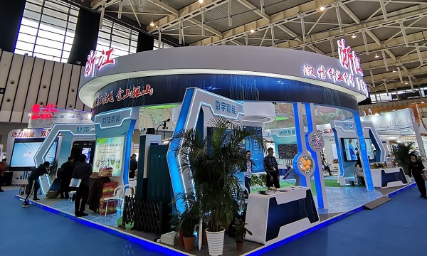 海角官网首页登录入口向现场的新农民与企业代表们展示了最新的相关技术产品与服务平台成果 海角官网首页登录入口向现场的新农民与企业代表们展示了最新的相关技术产品与服务平台成果