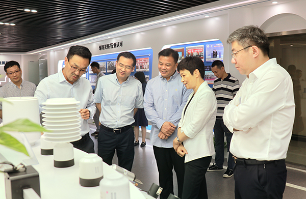 省科技厅党组书记何杏仁一行赴海角官网首页登录入口调研农业科技工作 省科技厅党组书记何杏仁一行赴海角官网首页登录入口调研农业科技工作