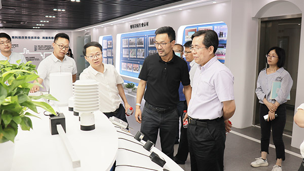 应义斌教授一行参观海角官网首页登录入口数字三农展厅 应义斌教授一行参观海角官网首页登录入口数字三农展厅